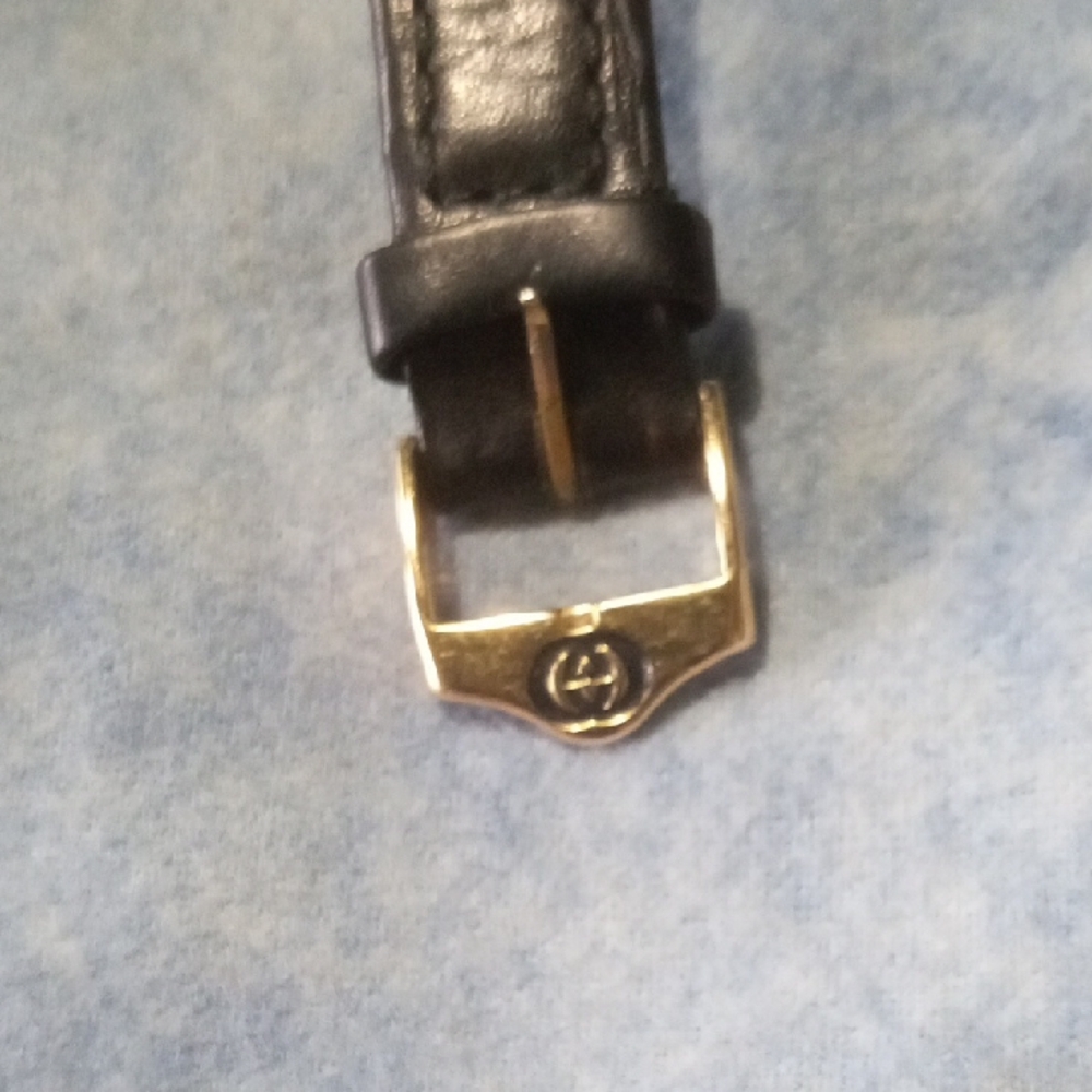 Gucci Men's Gold Watch with Black Strap and White Dial - Picture 4 of 4